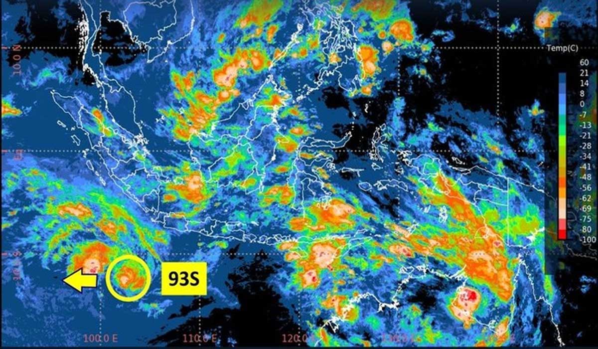 Indonesia Darurat Badai! Bibit Siklon 93S Mengintai, BMKG Beri Peringatan Keras!